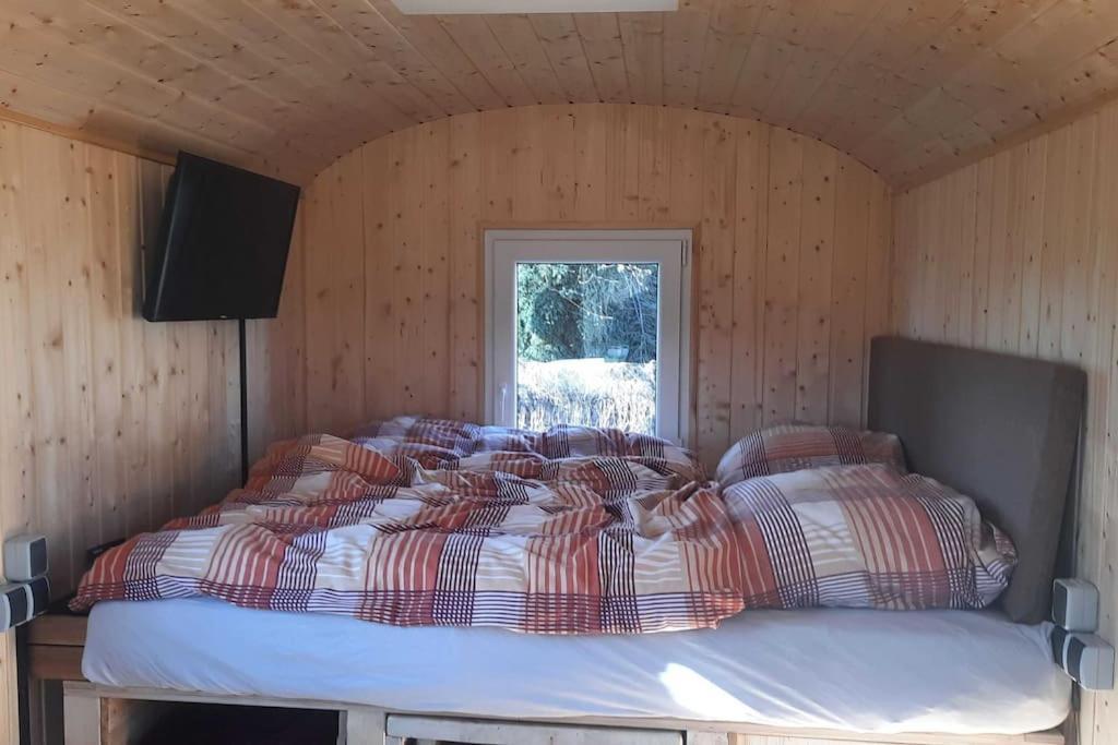Zirkuswagen Glamping Fuer 2 Mit Veranda Kueche Netflix Parken Und Hofladen Steinhofel المظهر الخارجي الصورة